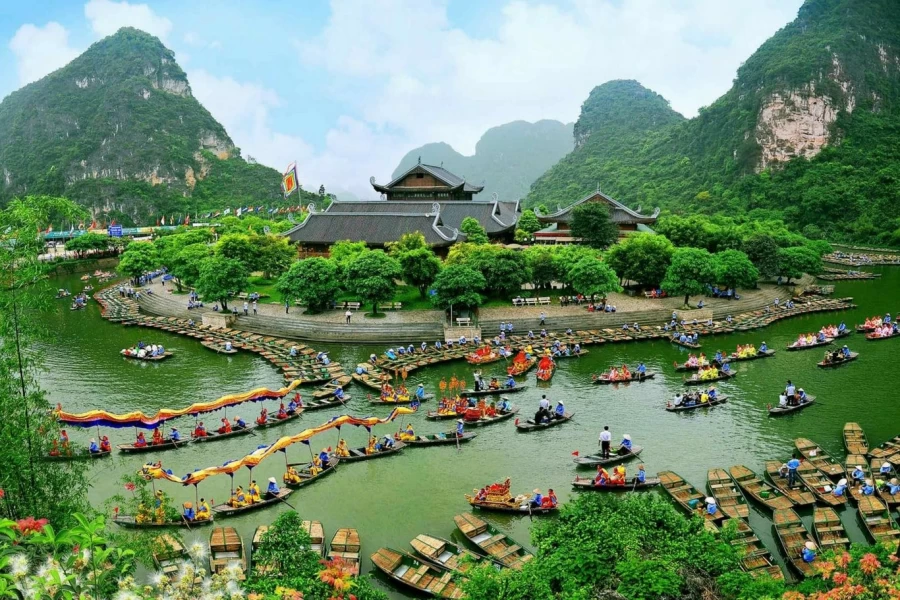 Ninh Binh Cycling Tour Hoa Lu, Tam Coc, Cuc Phuong 2 Days
